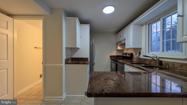 Foto del edificio - 11181 Captain's Walk Ct