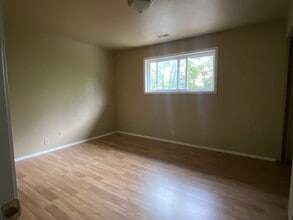 Building Photo - 213 Sunnyridge Ct