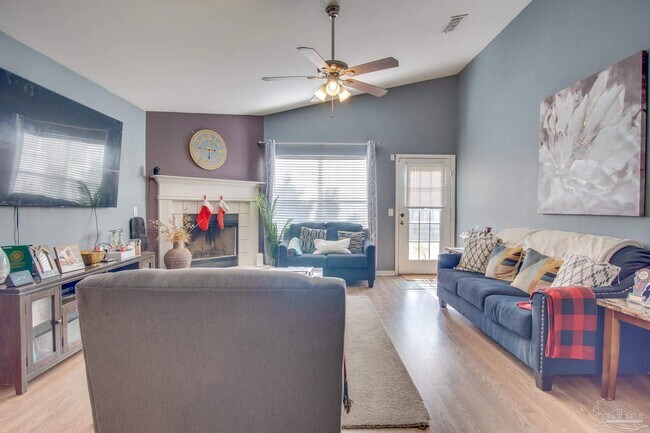 Foto del edificio - 2005 Tujaques Pl