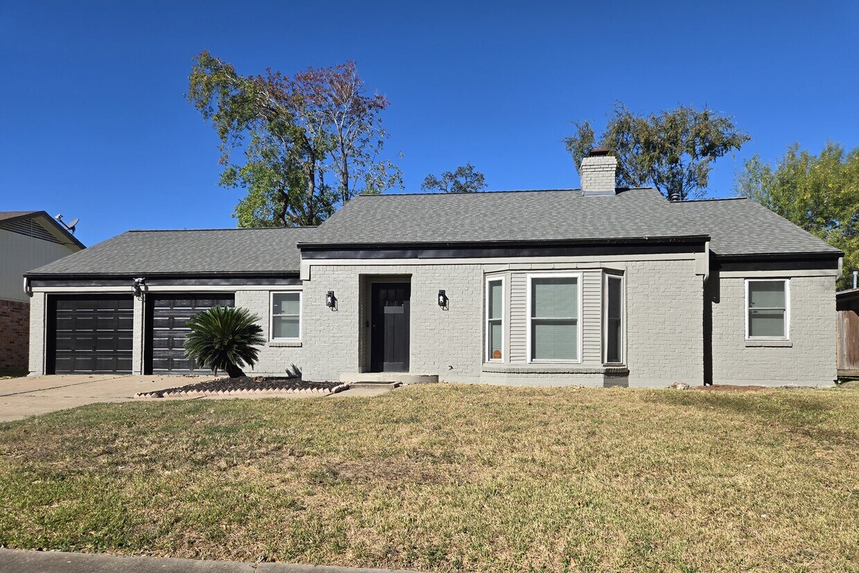 Foto principal - 8822 Rowan Ln