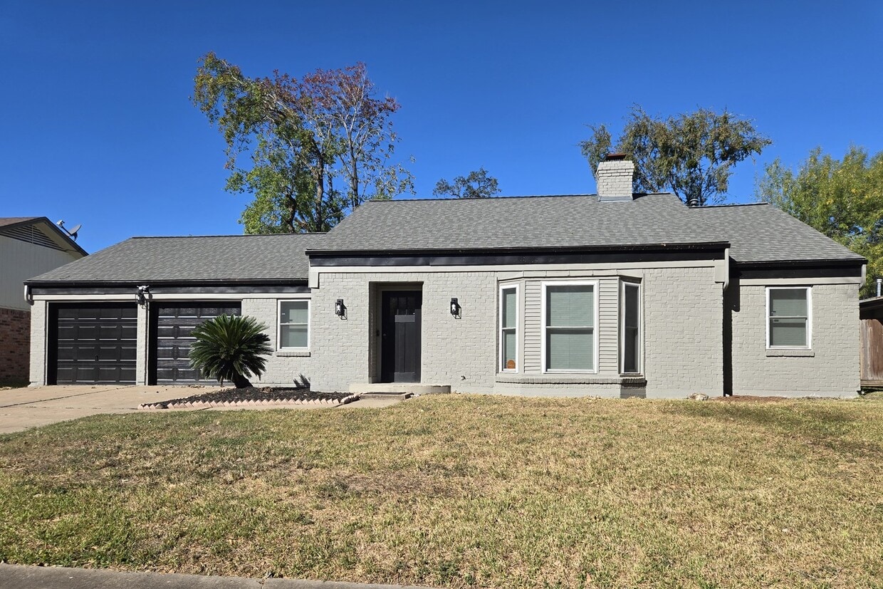 Primary Photo - 8822 Rowan Ln