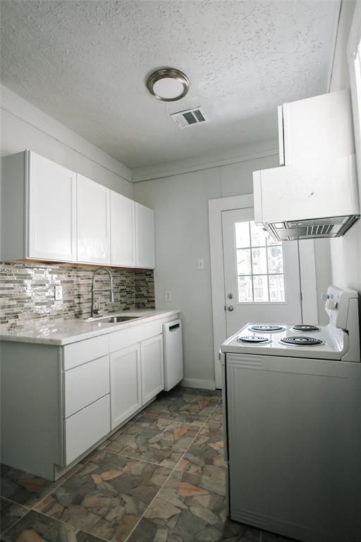 Building Photo - 3913 Ursuline St