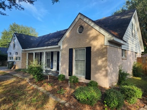 Building Photo - 3120 Darrow St