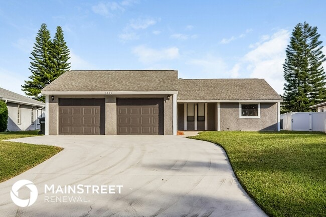 Building Photo - 1253 Paradise Way