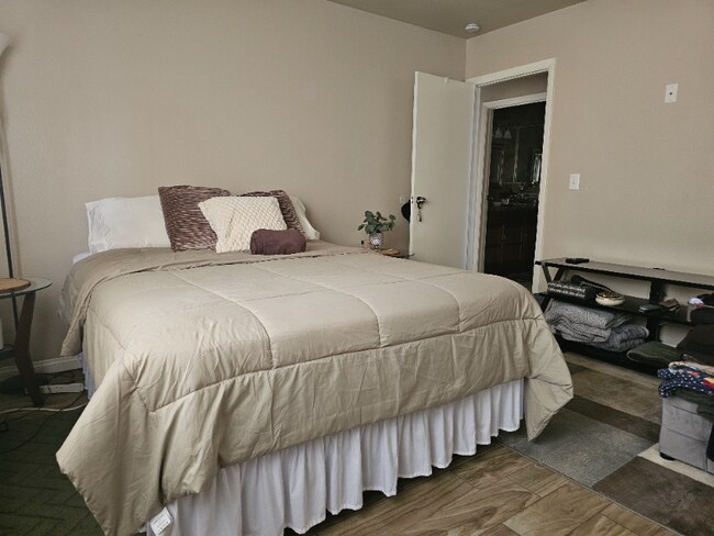 Building Photo - 1483 Dorothy Ave