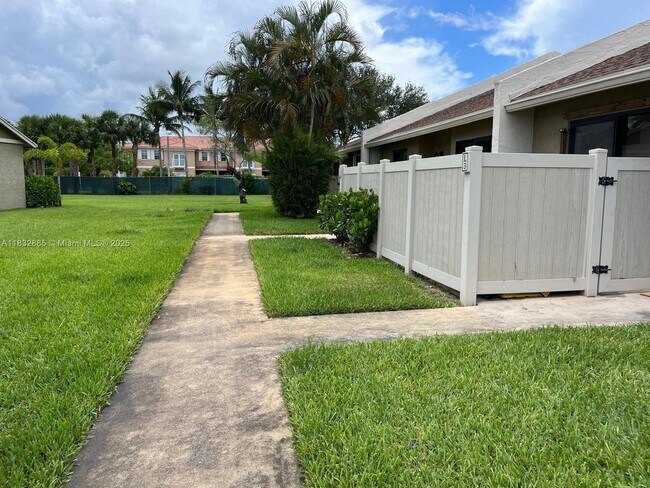 Foto del edificio - 10295 Boca Bend W