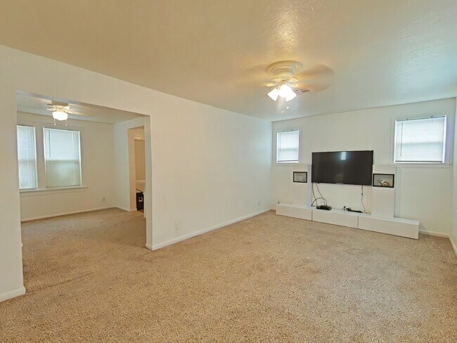 Foto del edificio - 1708 NW Bell Ave