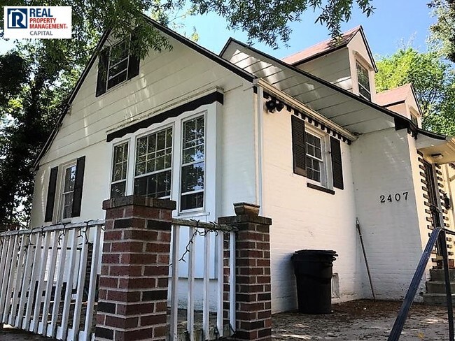 Building Photo - 2407 Fairhill Dr