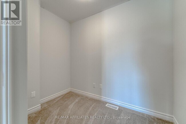 Building Photo - 28 Verglas Ln.