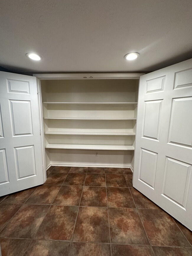 Building Photo - 637 Baylor Dr