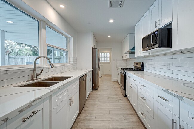 Building Photo - 5007 Cheena Dr