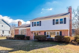 Building Photo - 1013 Westbriar Dr NE