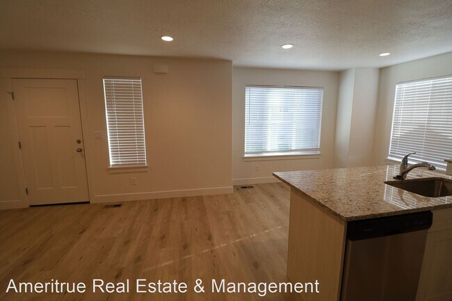 Building Photo - 3 br, 2.5 bath House - 170 East Valley Way...