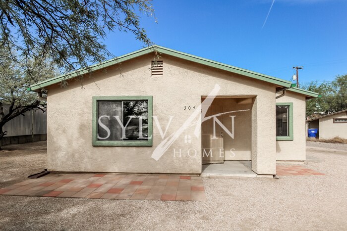 304 N Silverbell Rd, Tucson, AZ 85745