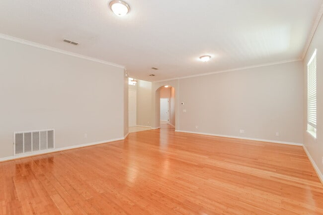 Building Photo - 553 Jasmine Bloom Dr