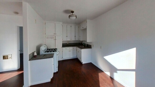 Foto del edificio - 1 Bed 1 Bath Unit In San Bernardino, Avail...