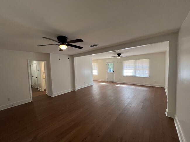 Foto del edificio - Available April!