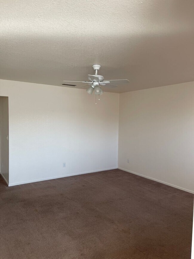 Building Photo - 2331 Shorewood Drive
