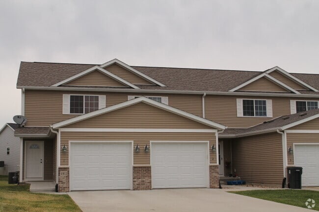 Building Photo - 4902 Algonquin Dr