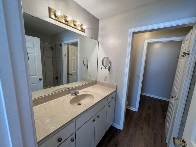 Foto del edificio - Quiet 3/2 Home with attached garage and fenced yard