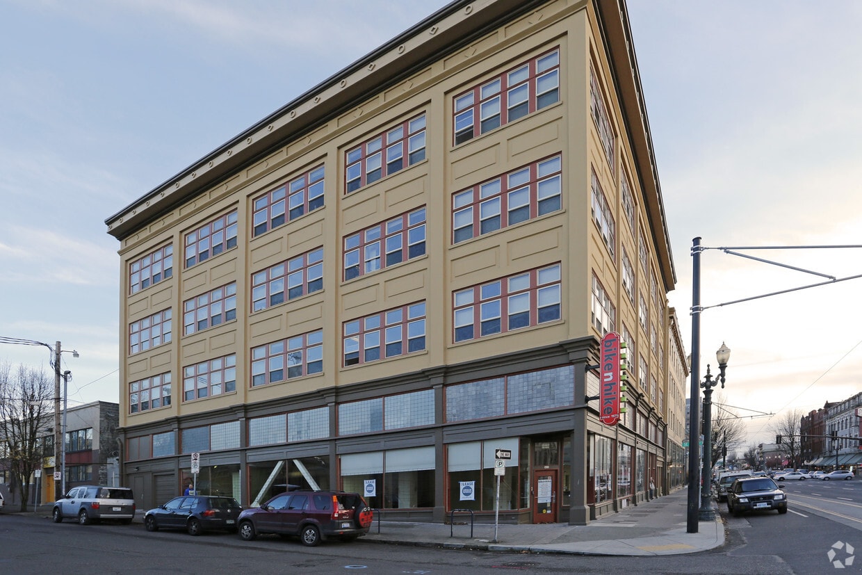 Building Photo - Grand Oak Apartments