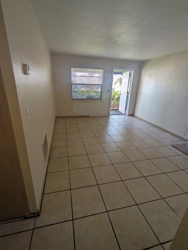 Building Photo - 1062 Orienta Ave