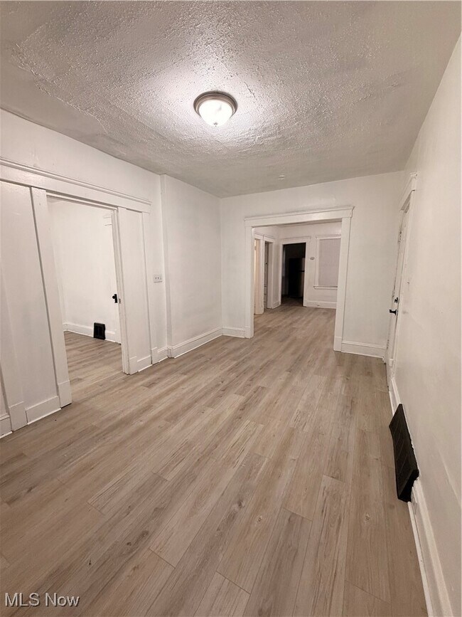 Foto del edificio - 10512 Greenlawn Ave