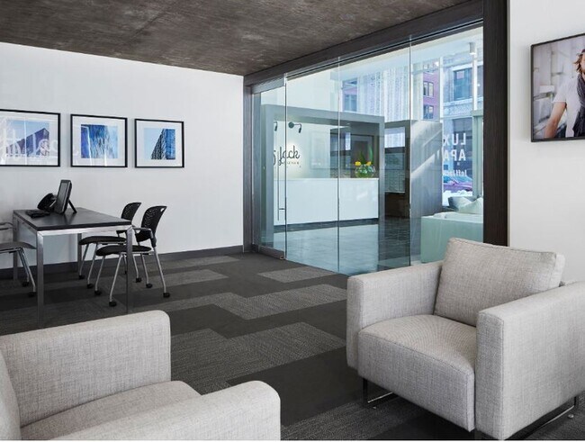 Foto del edificio - 605 W Jackson Blvd