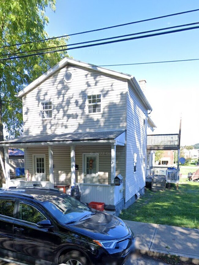 Apartamento 1, lote lateral con terraza. - 414 Erie Ave
