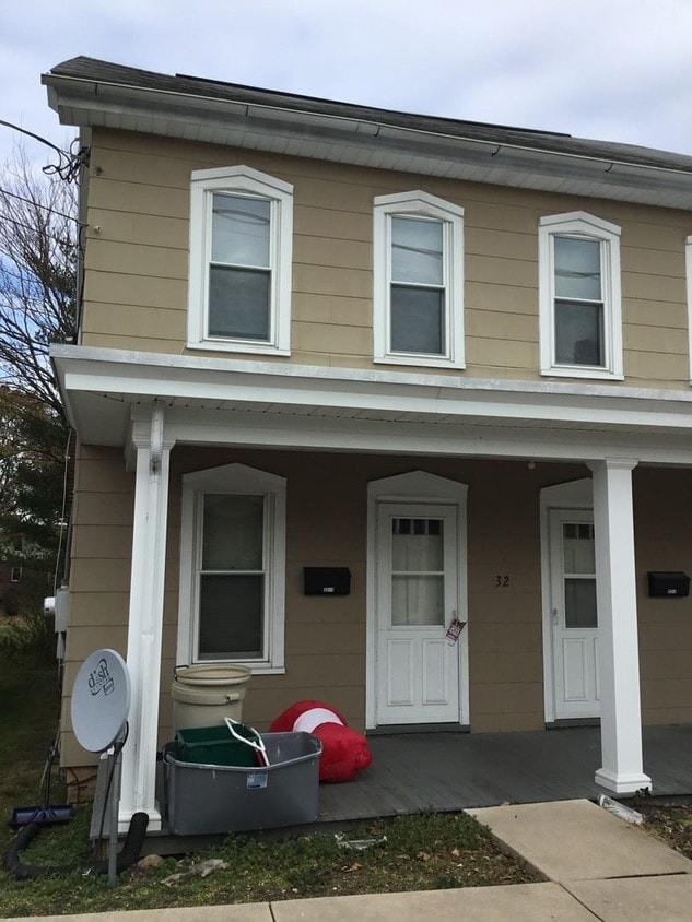 32 N Charles St, Ephrata, PA 17522 Condo for Rent in Ephrata, PA