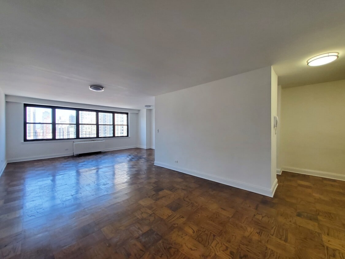 Primary Photo - 240 E 82nd St