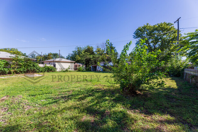 Building Photo - 3210 S Bonn St