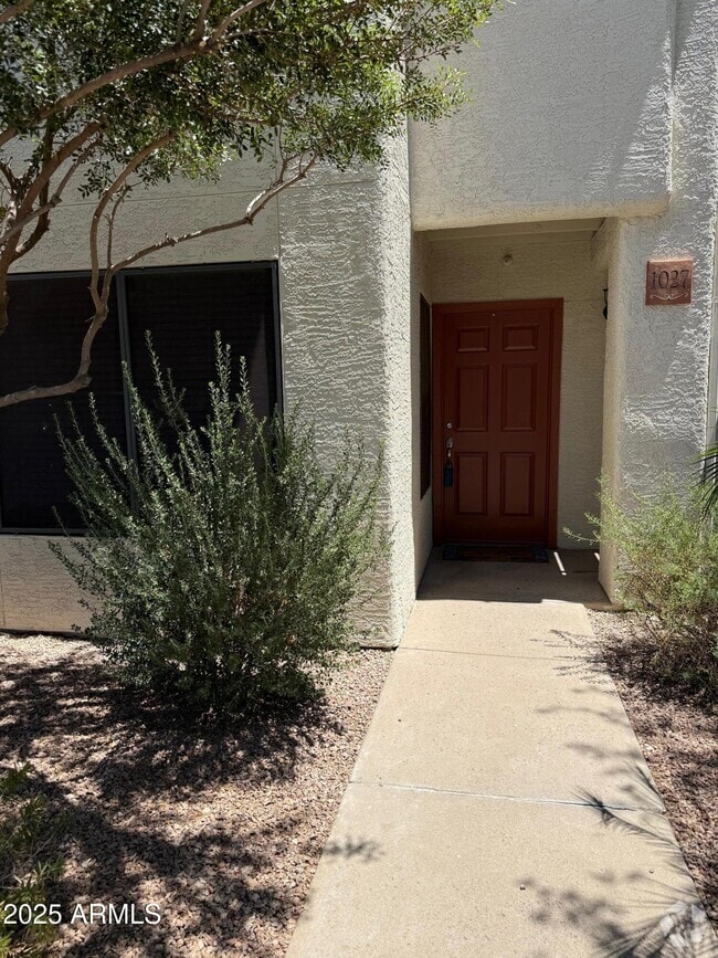 Building Photo - 9990 N Scottsdale Rd