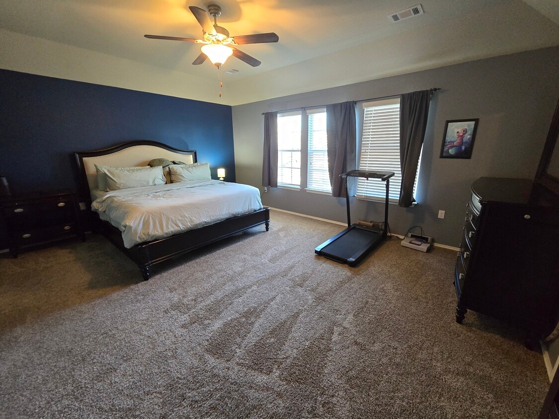 Master bedroom - 10116 Deer Chase Trl