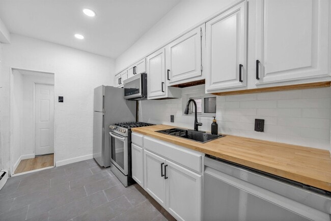 Building Photo - 110 34th St