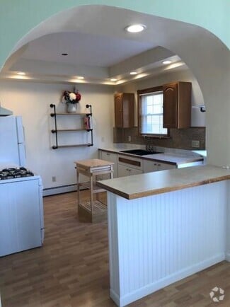 Building Photo - 522 West Ave