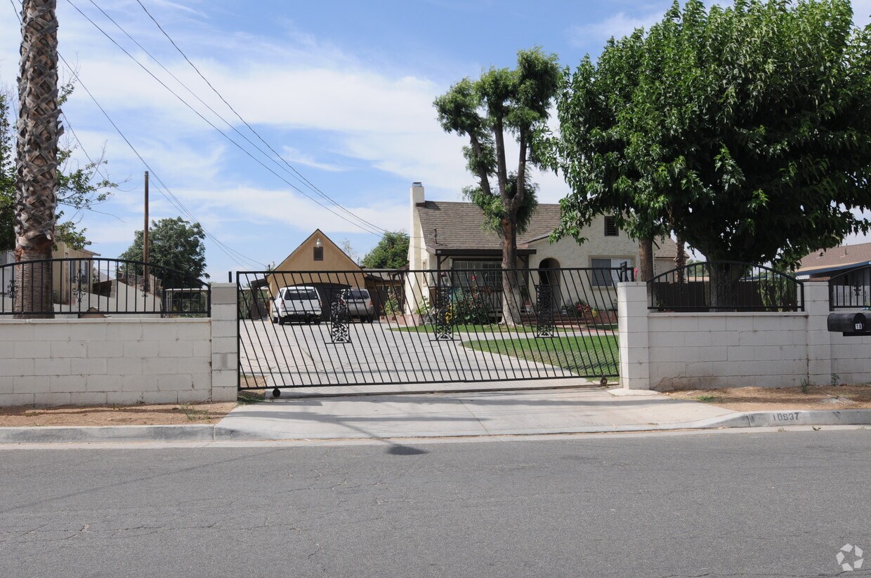 Building Photo - 10937 Sunnyslope Dr