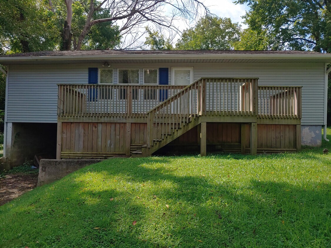 Primary Photo - 1550 McDonald St