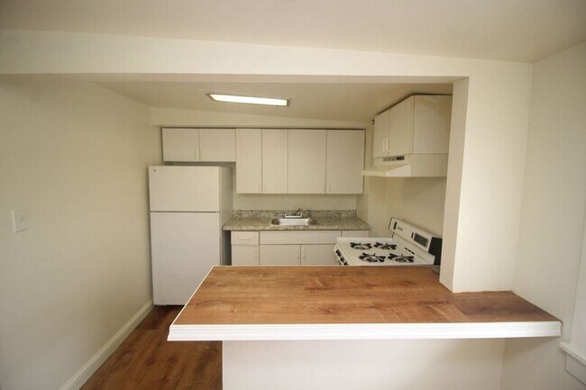 Building Photo - 912 St Paul St