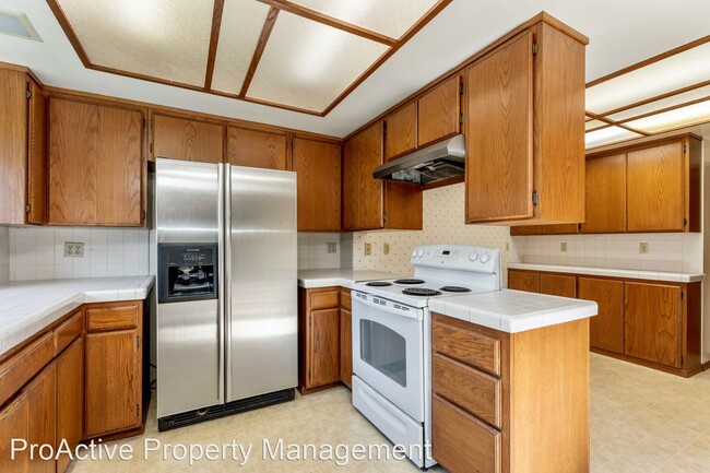 Building Photo - 3 br, 2 bath House - 3031 Menlo Dr