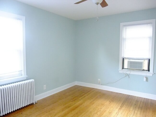 Building Photo - 8210 Greenwood Ave