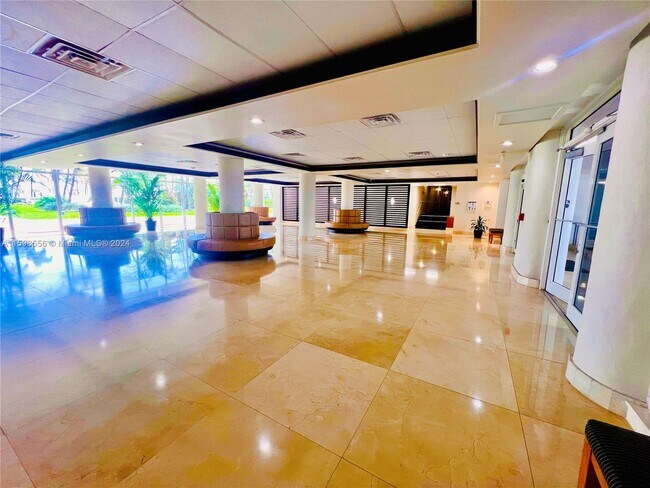 Building Photo - 5005 Collins Ave