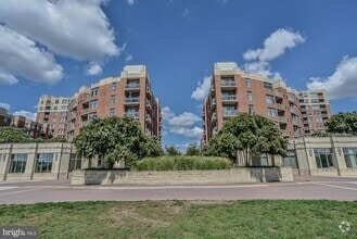 Building Photo - 3600 S Glebe Rd