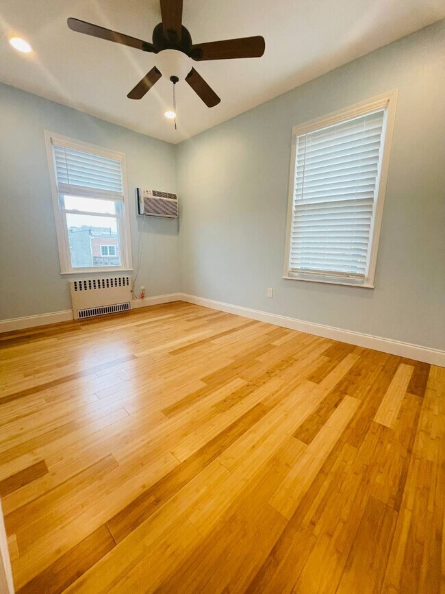 Foto del edificio - 158 Beach 128th St