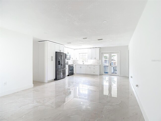 Building Photo - 201 Valencia Dr