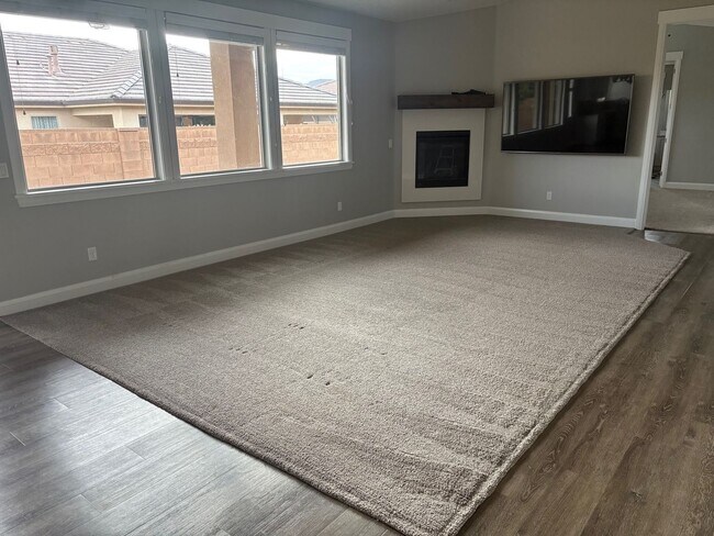 Foto del edificio - Charming 4-Bedroom Home in Highly Sought After Santa Clara!