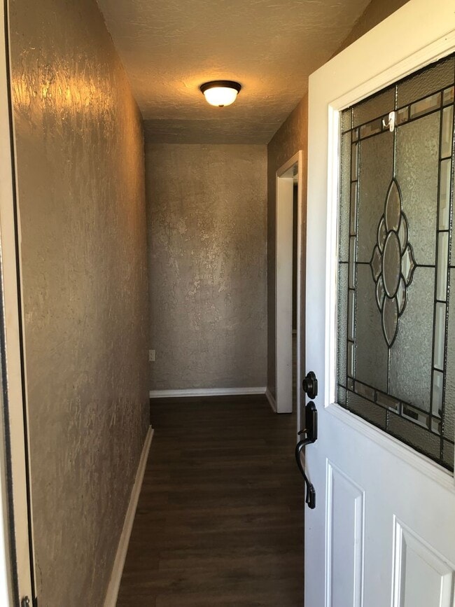 Foto del edificio - 5510 NW Cottonwood Dr