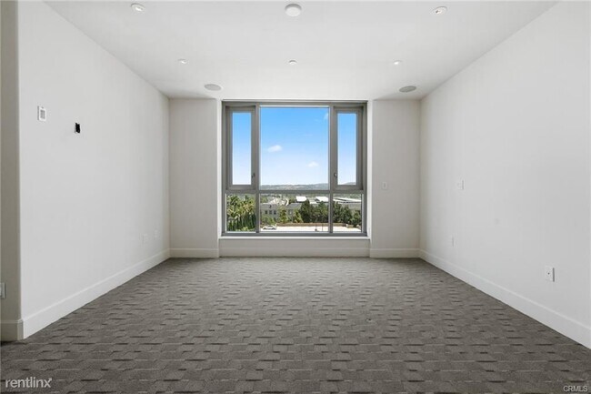 Building Photo - 2 br, 2.5 bath Condo - 5073 Scholarship