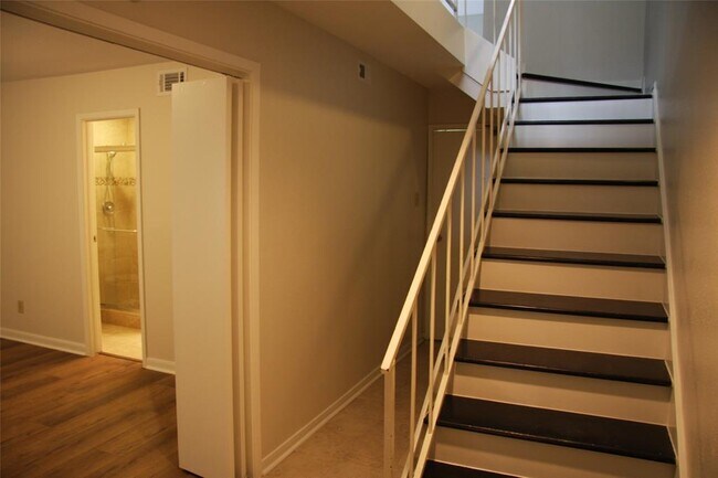 Building Photo - 6750 Sands Point Dr