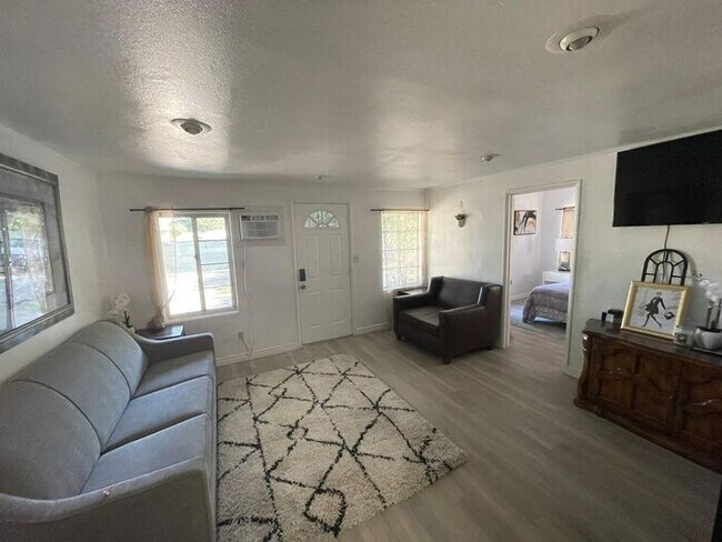 Building Photo - Fully Furnished House for Rent at 10953 Ca...